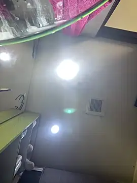 Snapshot of Charlotte_cute18 chatting on 12, 12, 2024 Charlotte cute18 online show from 12, 12, 2024