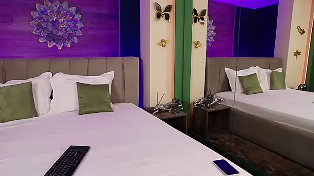 Snapshot of LoraDevine chatting on 25, 10, 2025 LoraDevine online show from 25, 10, 2025