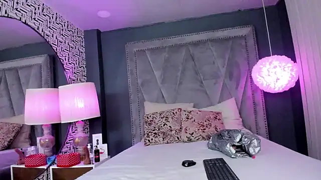 Hotsamantamature online show from 6, 3, 2025