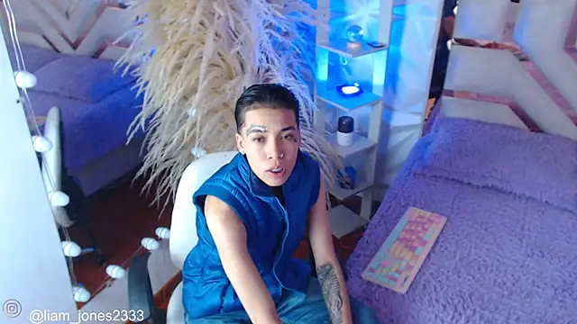 Jonesliam23 online show from 7, 10, 2025