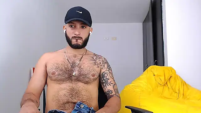 Snapshot of Sanit_Di chatting on 3, 12, 2025 Sanit Di online show from 3, 12, 2025