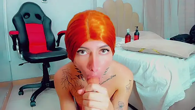 EmilyySaenz online show from 25, 2, 2025