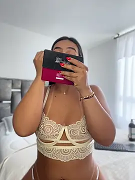 LauraCadwell online show from 25, 4, 2026