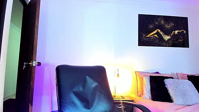 KimberlyBanks2 online show from 10, 3, 2025