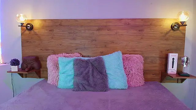 MOLLYWOODD online show from 25, 9, 2025