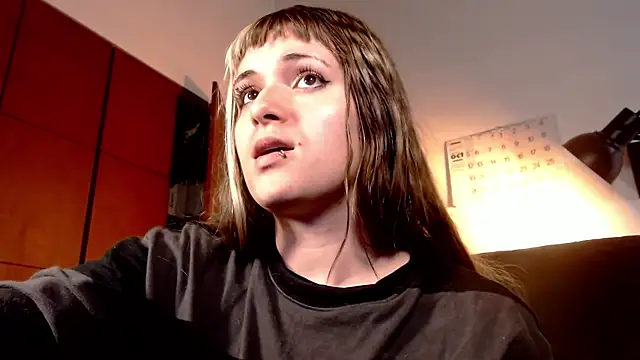 NEXT DOOR GIRL  online show from 27, 10, 2025