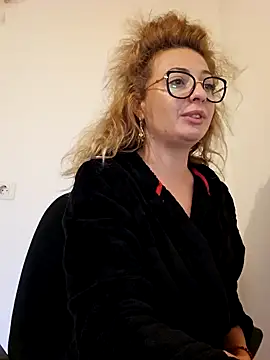 Snapshot of Selenna_emma chatting on 1, 10, 2025 Selenna emma online show from 1, 10, 2025