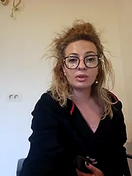 Snapshot of Selenna_emma chatting on 2, 10, 2025 Selenna emma online show from 2, 10, 2025