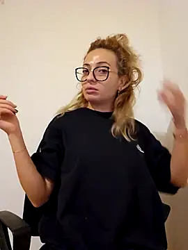 Snapshot of Selenna_emma chatting on 9, 10, 2025 Selenna emma online show from 9, 10, 2025