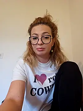 Snapshot of Selenna_emma chatting on 16, 10, 2025 Selenna emma online show from 16, 10, 2025