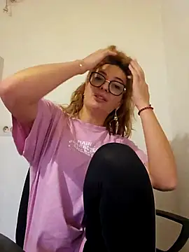 Snapshot of Selenna_emma chatting on 21, 10, 2025 Selenna emma online show from 21, 10, 2025