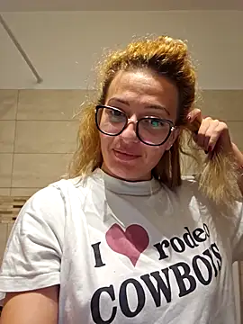 Snapshot of Selenna_emma chatting on 24, 10, 2025 Selenna emma online show from 24, 10, 2025