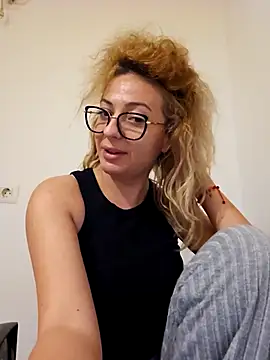 Snapshot of Selenna_emma chatting on 28, 10, 2025 Selenna emma online show from 28, 10, 2025