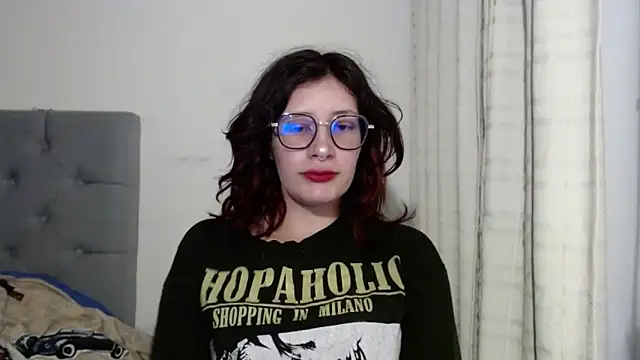 Snapshot of mariana124- chatting on 7, 1, 2025 mariana124- online show from 7, 1, 2025