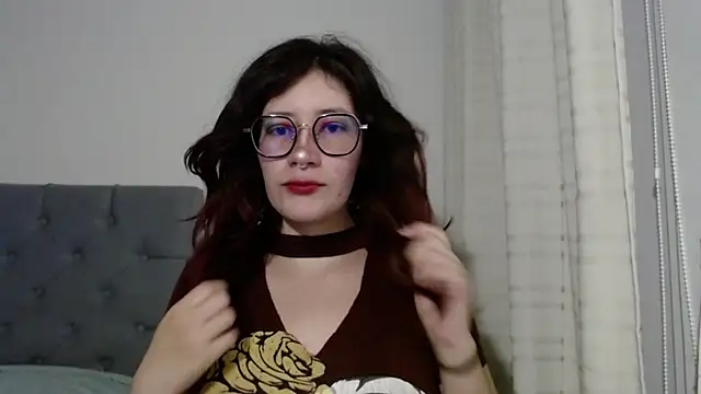 Snapshot of mariana124- chatting on 4, 2, 2025 mariana124- online show from 4, 2, 2025