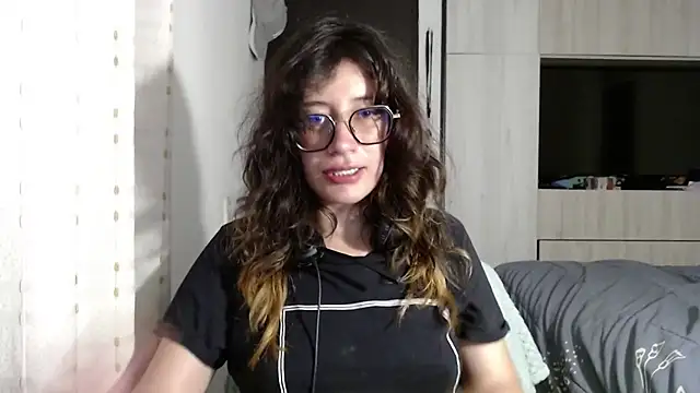 Snapshot of mariana124- chatting on 18, 9, 2025 mariana124- online show from 18, 9, 2025