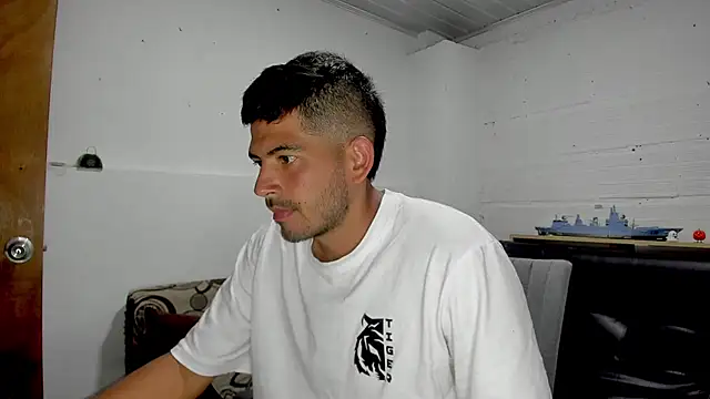 Snapshot of Himoreno25 chatting on 27, 1, 2025 Himoreno25 online show from 27, 1, 2025