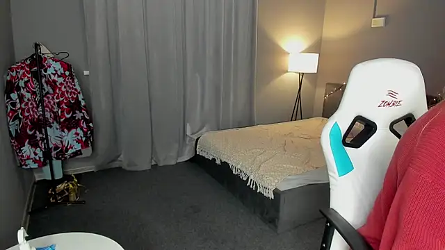 Vanessa Walters online show from 3, 2, 2025