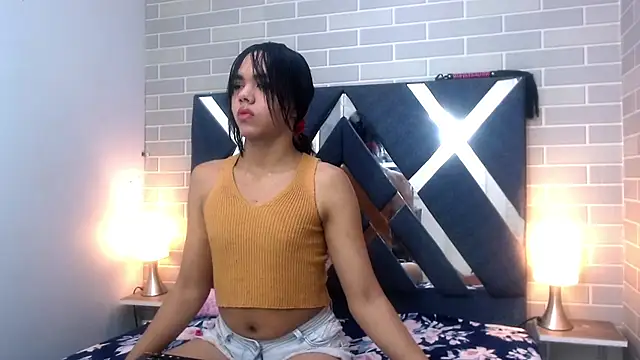 AndreaGil  online show from 2, 2, 2025