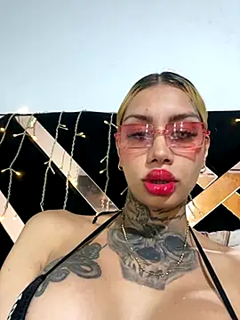 Snapshot of Zaratattoox chatting on 9, 10, 2025 Zaratattoox online show from 9, 10, 2025