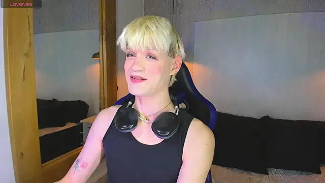 VladHellsing4 online show from 15, 4, 2026