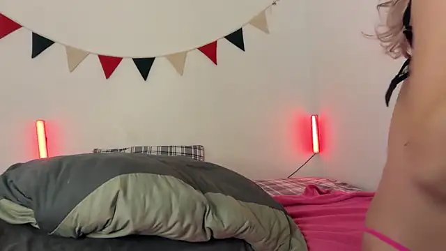 MiaDavis21 online show from 4, 12, 2025