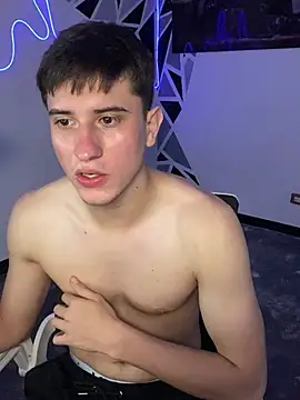 Snapshot of oliver_Lz chatting on 28, 2, 2025 oliver Lz online show from 28, 2, 2025