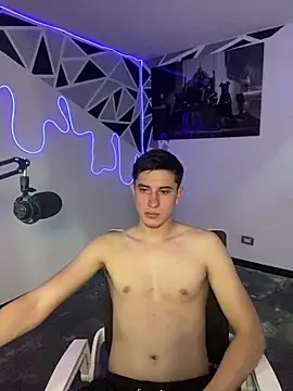 Snapshot of oliver_Lz chatting on 1, 3, 2025 oliver Lz online show from 1, 3, 2025