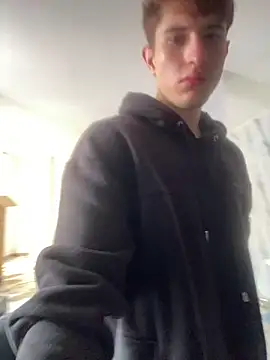 Snapshot of oliver_Lz chatting on 8, 10, 2025 oliver Lz online show from 8, 10, 2025