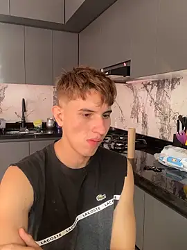 Snapshot of oliver_Lz chatting on 19, 10, 2025 oliver Lz online show from 19, 10, 2025