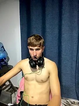 Snapshot of oliver_Lz chatting on 27, 10, 2025 oliver Lz online show from 27, 10, 2025