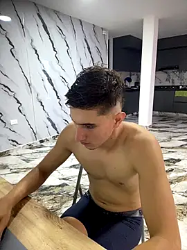 Snapshot of oliver_Lz chatting on 7, 11, 2025 oliver Lz online show from 7, 11, 2025