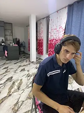 Snapshot of oliver_Lz chatting on 3, 3, 2026 oliver Lz online show from 3, 3, 2026