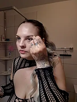 Jujuicy 97 online show from 5, 2, 2026