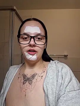 Jujuicy 97 online show from 7, 4, 2026