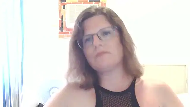 CrimsonMistress online show from 28, 4, 2026