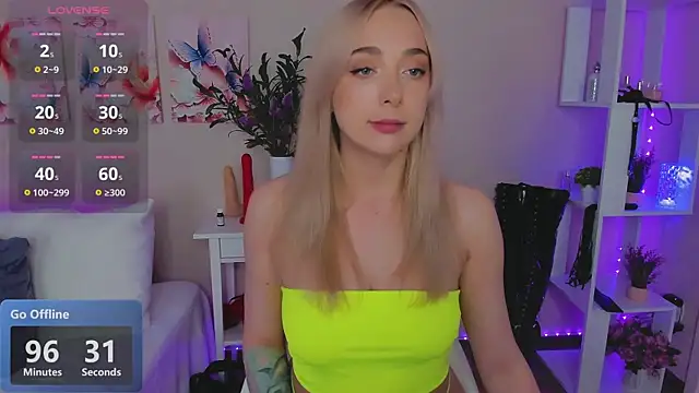 Snapshot of MissLisaX chatting on 4, 5, 2026 MissLisaX online show from 4, 5, 2026