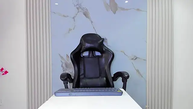 BridgetRodriguez online show from 19, 4, 2026