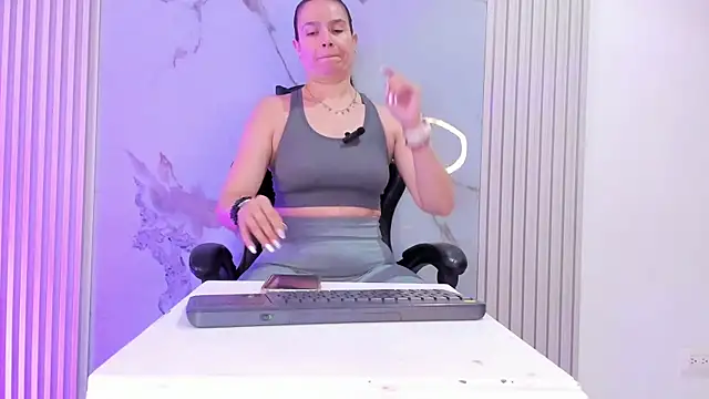 BridgetRodriguez online show from 22, 4, 2026