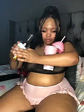 Anaelle24 online show from 6, 3, 2025