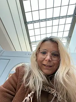 EmyLana online show from 30, 10, 2025