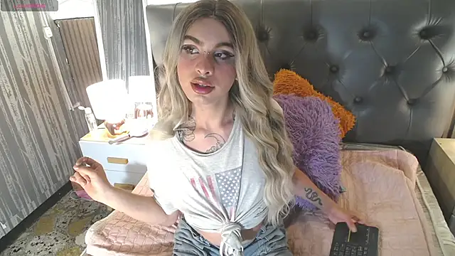 Snapshot of amapola_hs chatting on 3, 10, 2025 amapola hs online show from 3, 10, 2025