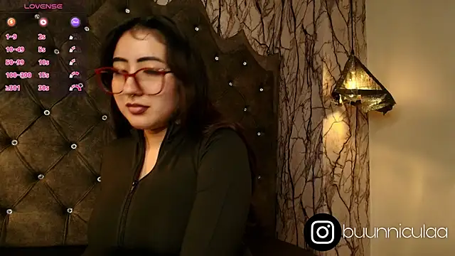 larissa01  online show from 16, 9, 2025