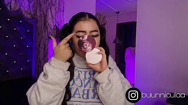 larissa01  online show from 19, 9, 2025