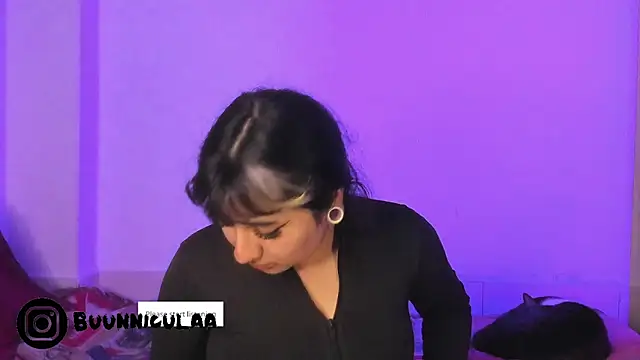 larissa01  online show from 7, 1, 2026