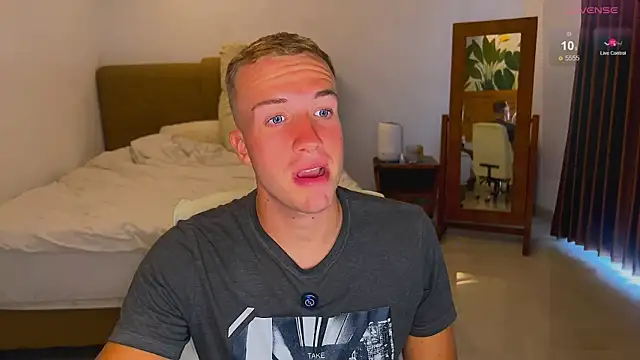 tommy cumfinger online show from 18, 9, 2025