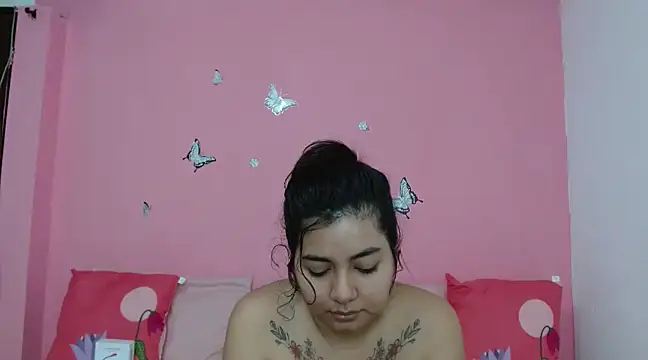 Snapshot of LaylaHolmes chatting on 19, 12, 2024 LaylaHolmes online show from 19, 12, 2024