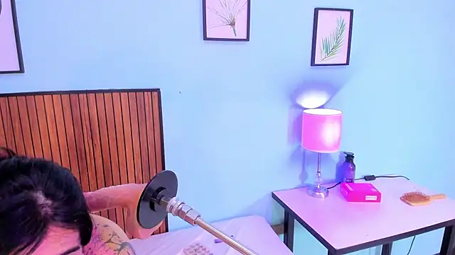 zyle boobs online show from 30, 10, 2025