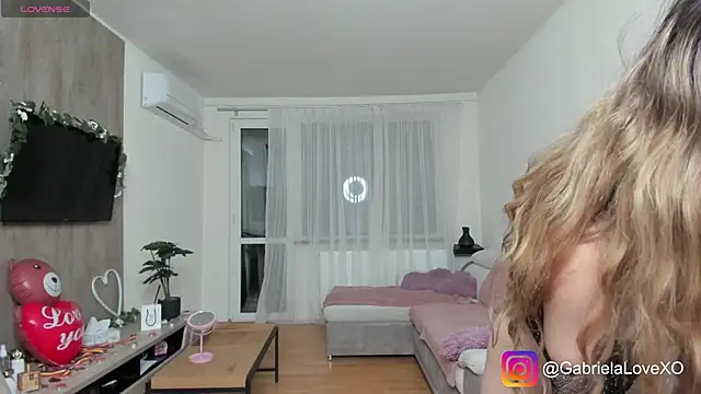 Snapshot of GabrielaLove_ chatting on 5, 3, 2025 GabrielaLove online show from 5, 3, 2025