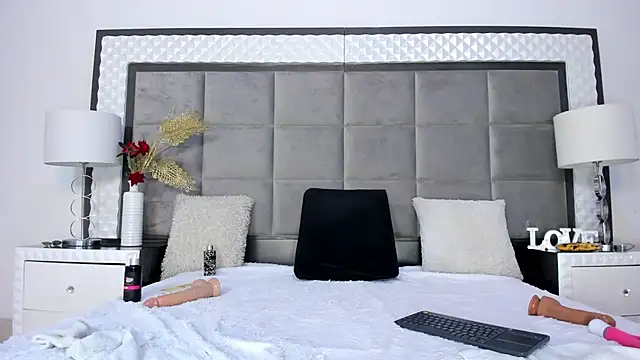 OliviaBurning online show from 2, 2, 2025